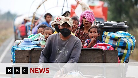 Half a million displaced as Thailand-Cambodia clashes continue | BBC News