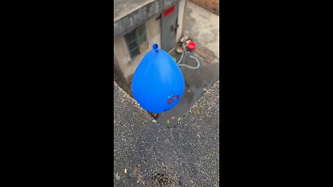 Balloons🎈 drop 😱#balloons #foryoupage❤ #viralvideo #unfreezmyaccout #creatorsearchinsights