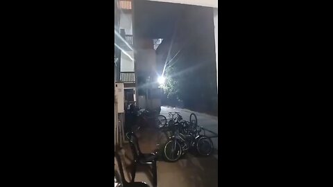 Scary footage following an Iranian ballistic missile impact this morning in Tel Aviv, Israel.
