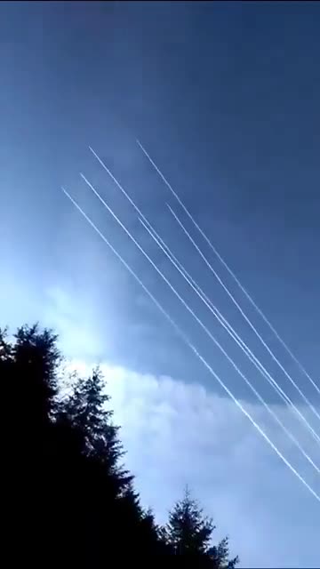 It’s just 6 Commercial Planes all leaving the same airport at the same time