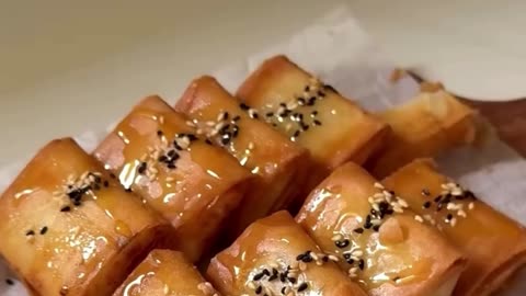 Cheese-Filled Samosa with Honey – Crispy & Delicious!