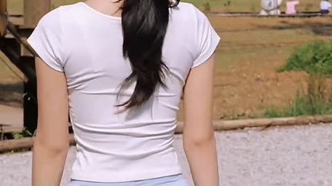 Chinese Girl’s Stunning Walk You Won’t Blink | watch now