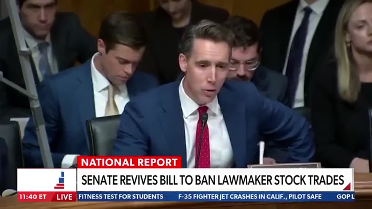 Pelosi dodges question on stock ban bill support