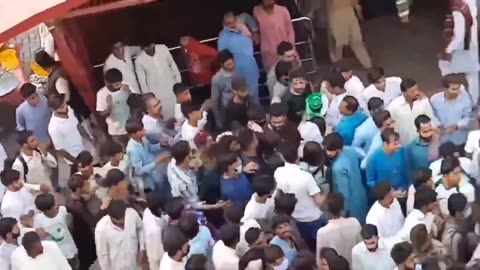 Young women without hijab attacked by Muslim mob in Pakistan.
