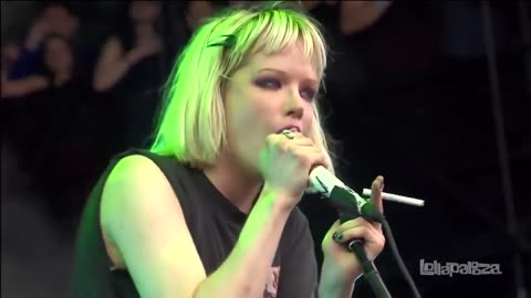 Crystal Castles: Crimewave (Lollapalooza 2013)