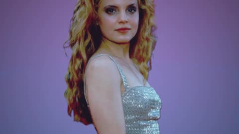 Mena Suvari & Co. (P.I)