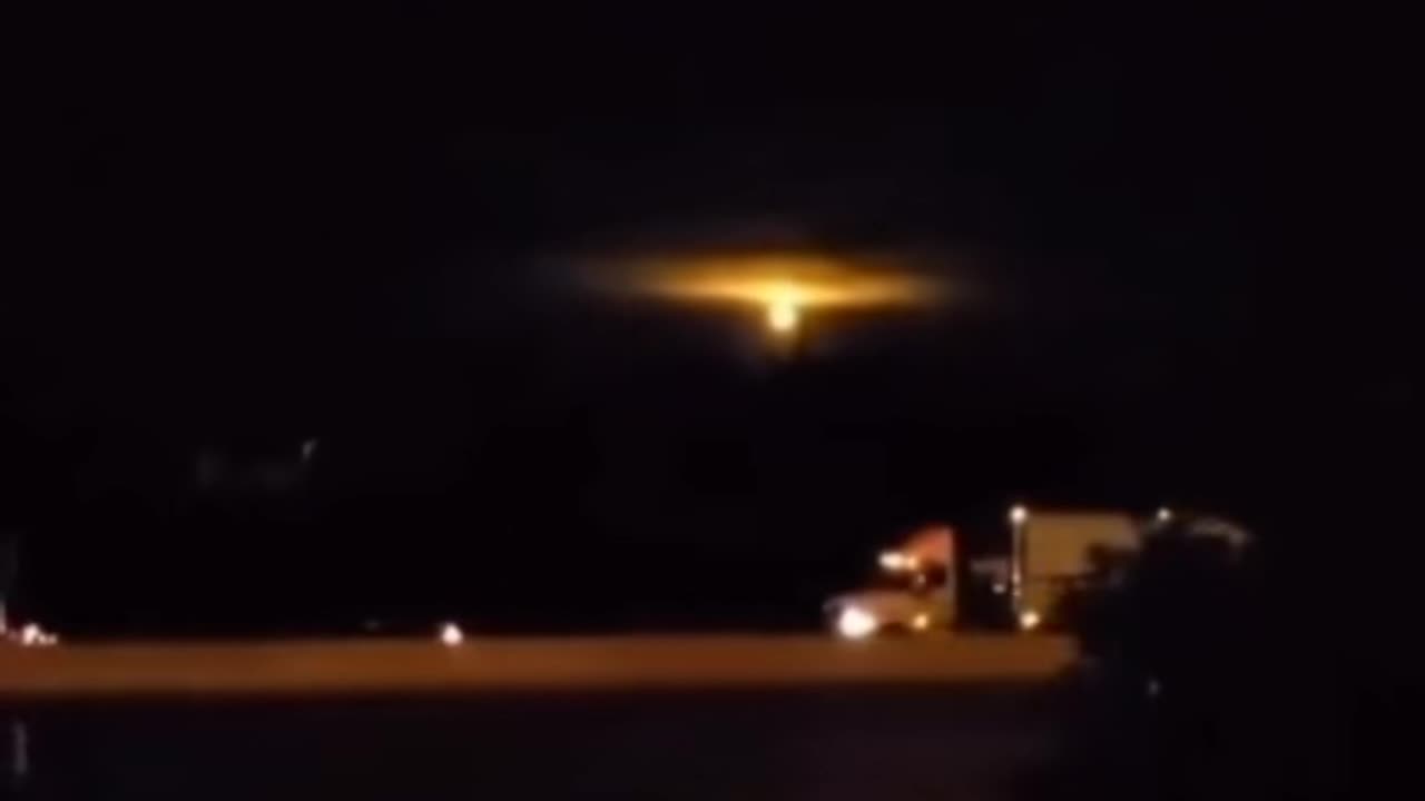 😨🛸 UFO Caught on Camera! Alien Encounter | TheHauntingHour