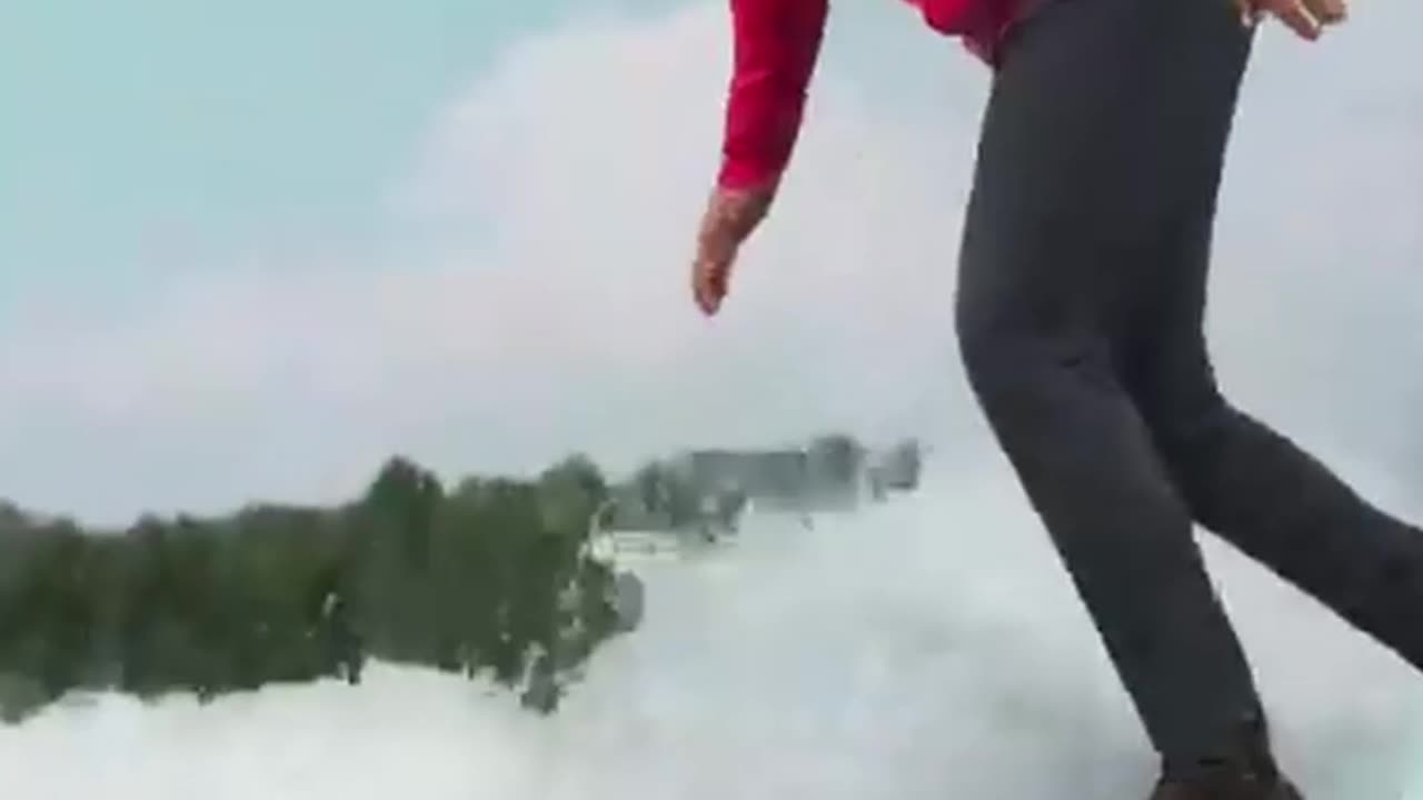 Bobby-Ai-Waterskating