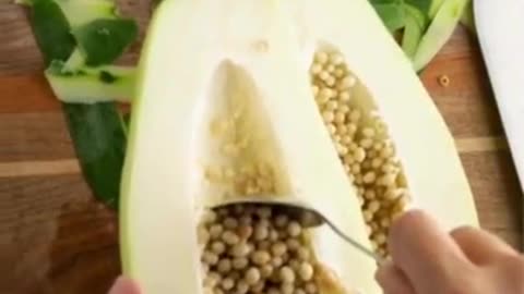 Two benefits of eating raw papaya