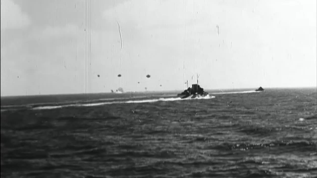 JAPANESE PLANE ATTACK UPON USS... - JAPANESE PLANE ATTACK UPON USS LEXINGTON (CV-16) - 428-npc-16170