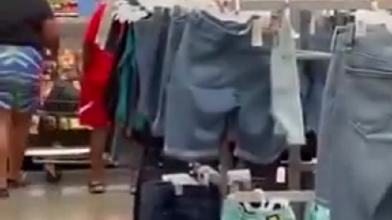 Extra Large sheboon terrorizes Walmart