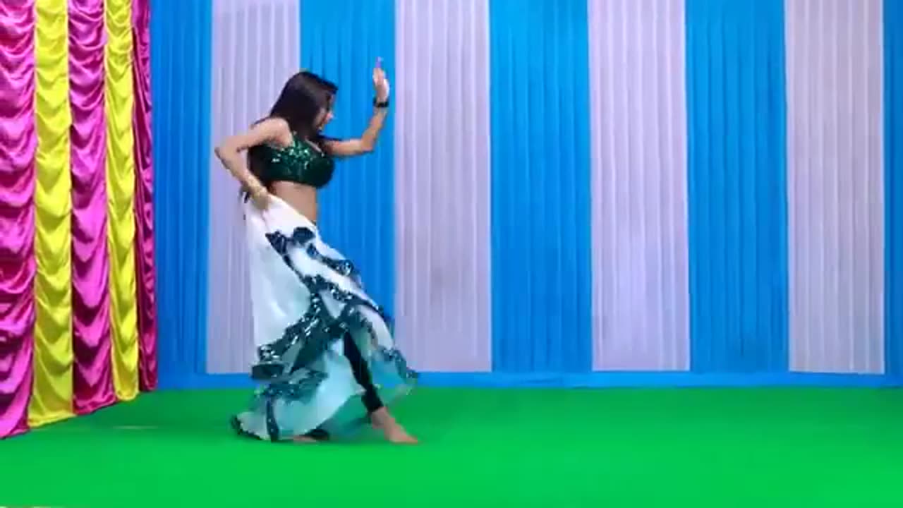 Ek Meri Gali Ki Ladki.....