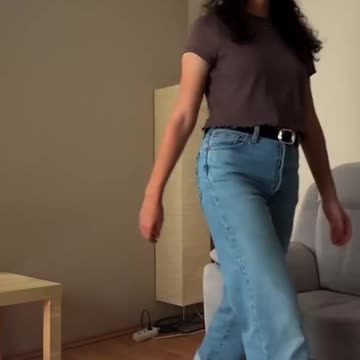 Protect your pinkie with a "wrong" slipper?! Surprisingly genius 🤩🥿