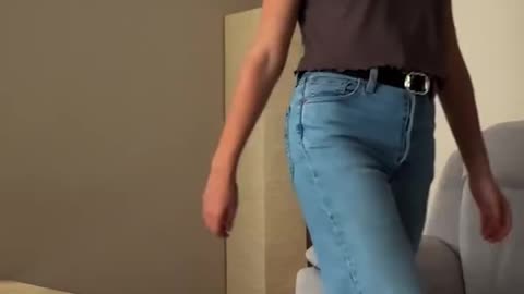 Protect your pinkie with a "wrong" slipper?! Surprisingly genius 🤩🥿