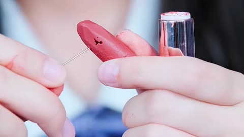 Mindblowing Lipstick Hack in Class! 💄🤯