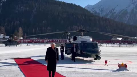 🚨 NOW 🇨🇭🇺🇸 The Swiss have rolled out the RED CARPET for President Trump in Davos.