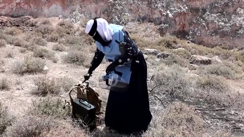 Driven by personal loss, Syrian woman clears war remnants