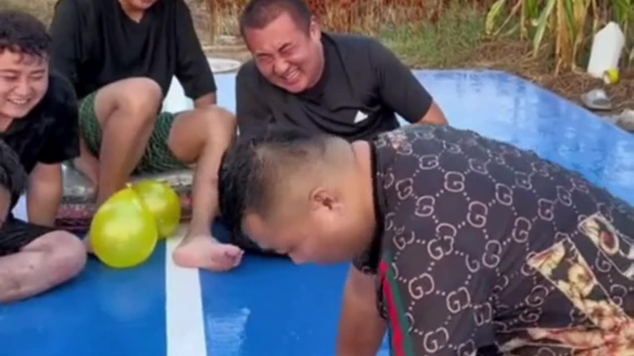Outdoor Water Balloon Game! 🎈