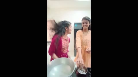 रुको रुको... ये डांस था या दर्द!? 😜🔥Jethani Ka Dance Ya Dard? 😂 Wait For Twist! #funnyshorts #comedy