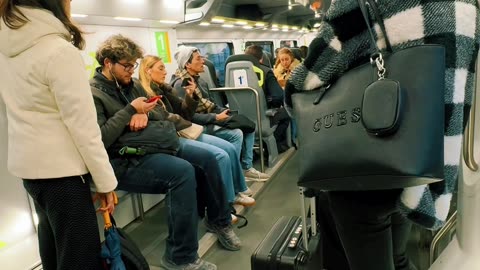 “Tornando a casa stanco dal lavoro, i luoghi che catturano il mio sguardo...”