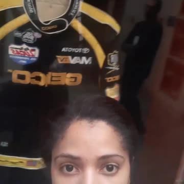 I love this racing uniform.