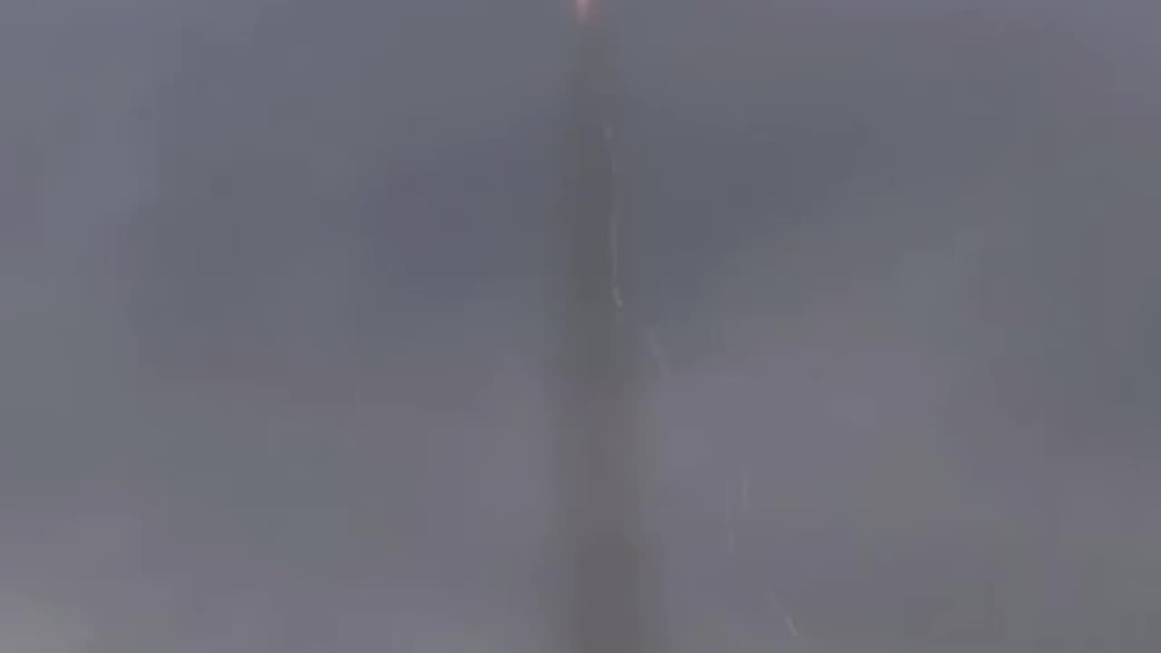 🎥A Russian rocket was surprised at the moment of launch and was hit by lightning!