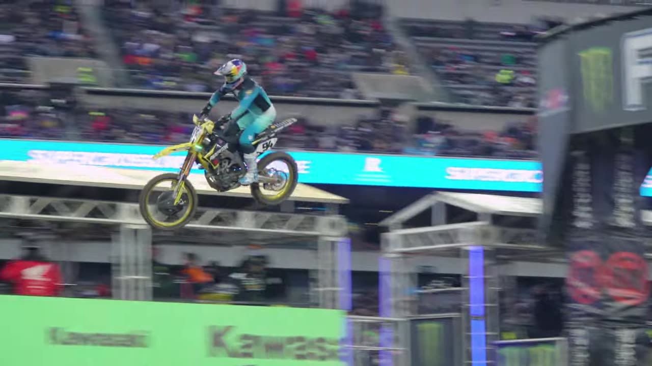 INSANE Ground-Level Action: 2025 Philadelphia Supercross 450 Main Event Chaos!