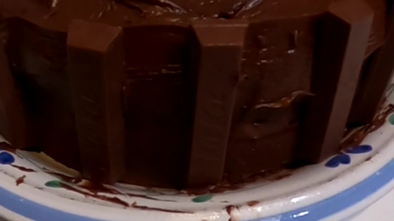 Chocolate Kit Kat Cake