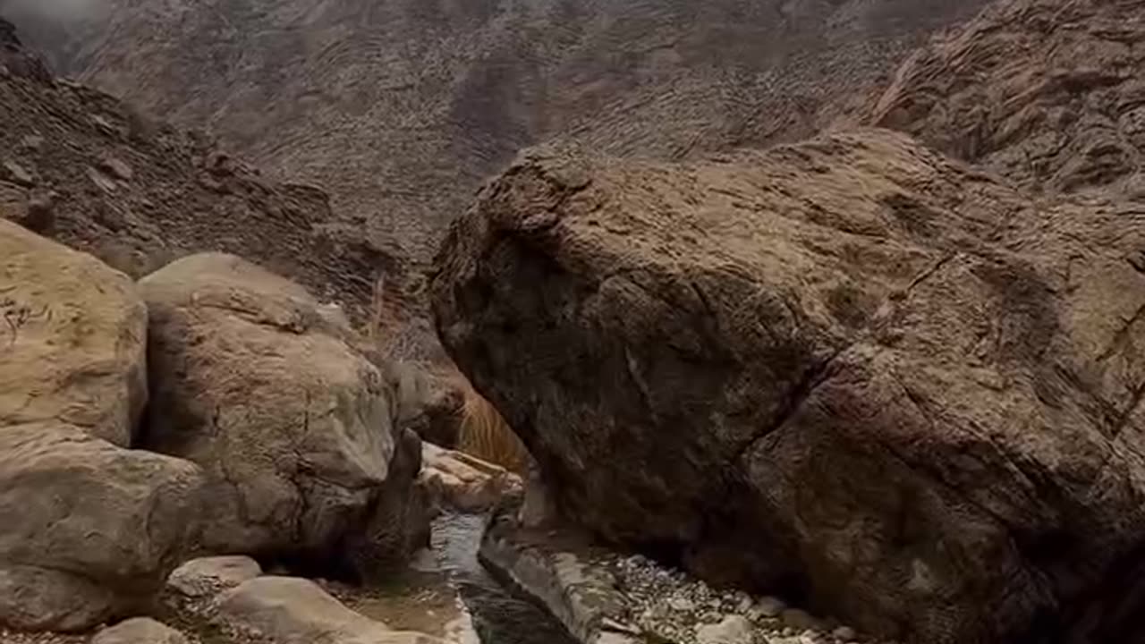 The beautiful narrow path of Katuyeh Darab