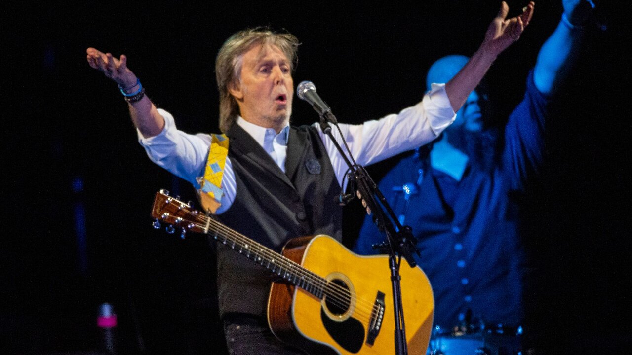 Paul McCartney Live ( Part 1 )
