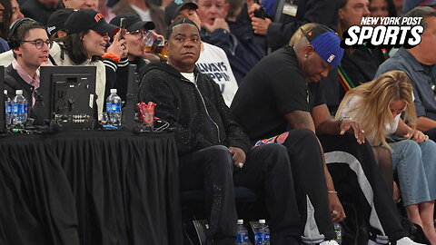 Tracy Morgan taken out of MSG in wheelchair after vomiting courtside in worrying scene