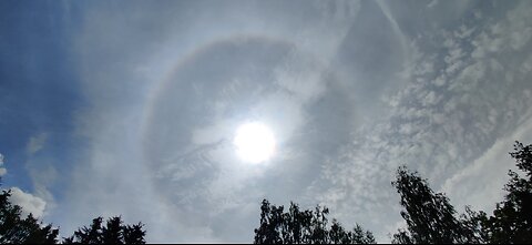 23.6, 27.6.2025: Weird clouds, white trails, sun halo, halo color