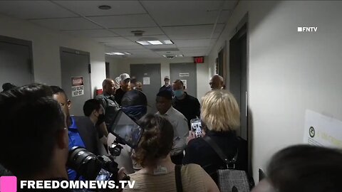 CHAOS at the Federal Courthouse as ICE Detain Migrant while Activists Attempt to STOP the Detainement.