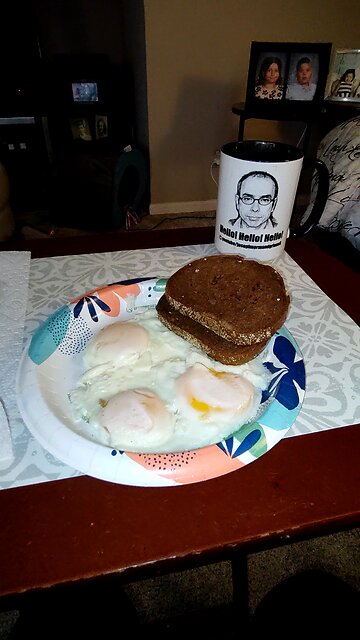 Eating Kroger Cage Free White Eggs Grade A, Dbn, MI, 1/16/26