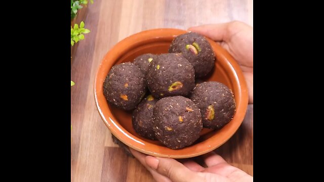 Ragi Makhna Laddu