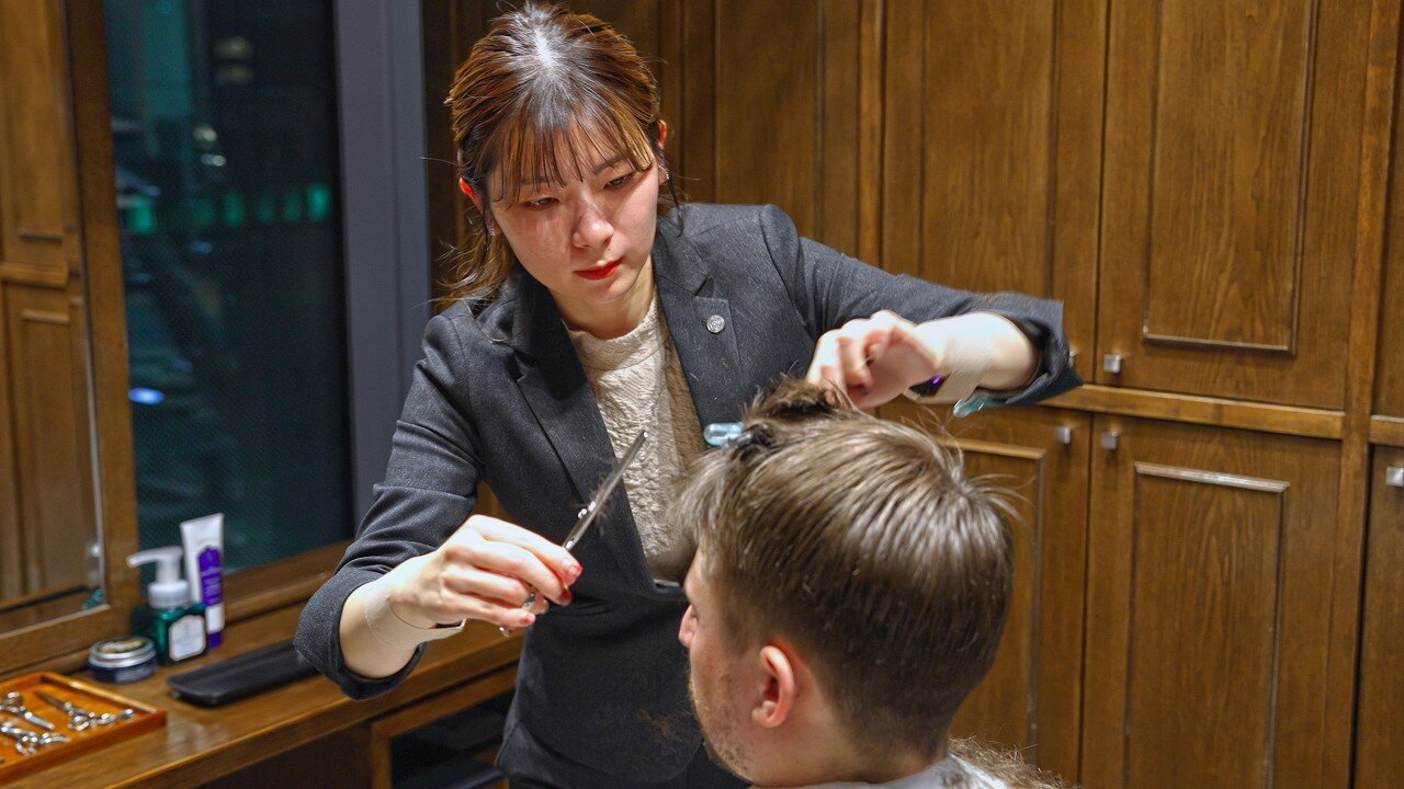 💈(ASMR) VIP Grooming Experience by Japanese Lady Barber at High-End Barbershop in Tokyo