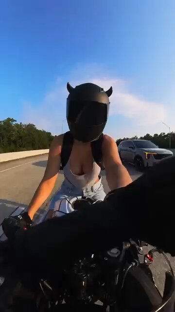 She Seems Familiar?😂😜