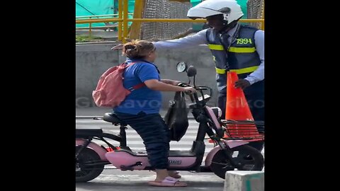 Electric motorcycle stopped in the pedestrian crossing, she got quite a fright 🤣🤣