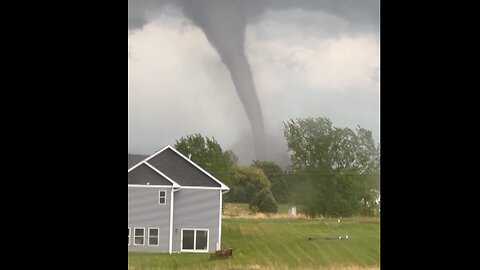 Video Shows Severe Dust Storm Approaching Chicago and Western Suburbs