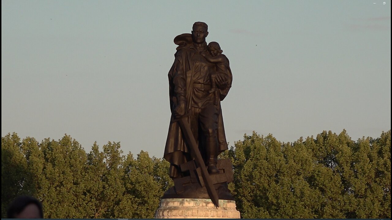 Советский марш в День Победы в Берлине-Трептове, 9 мая 2025 г. #staatenlos.info