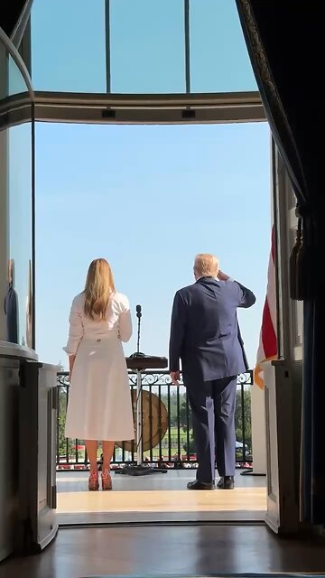 POTUS & FLOTUS Watch B2 Bombers Fly Over🇺🇸