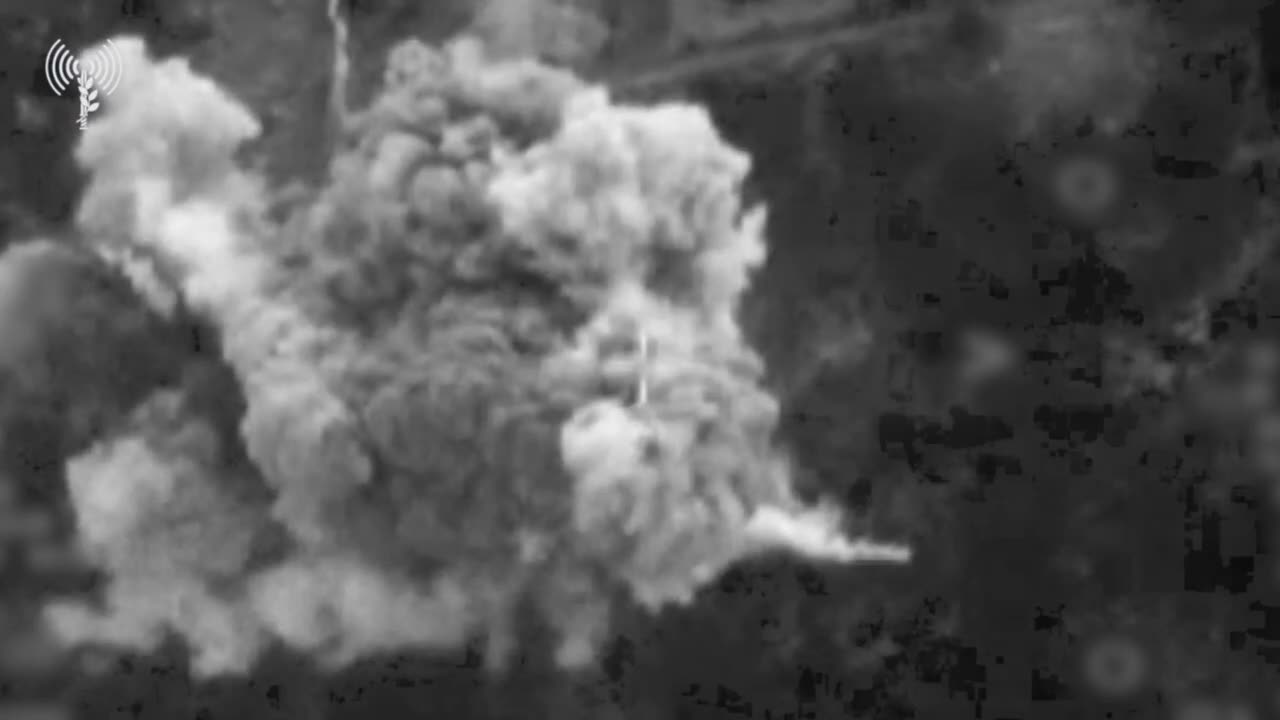 Israeli Air Force fighter jets struck a Hezbollah facility and a tunnel belonging to the