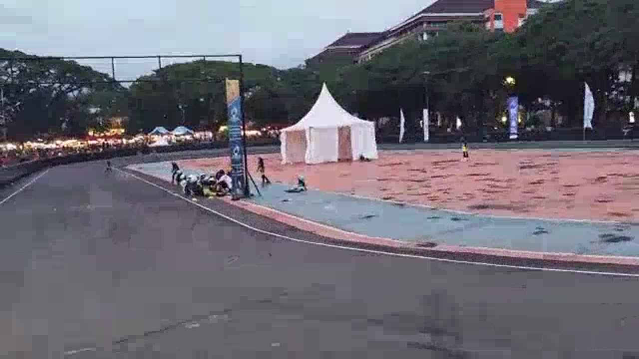 Everyday Skates Peace