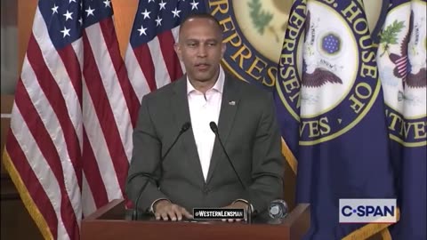 🚨Hakeem Jeffries promises that masked ICE agents will be identified: