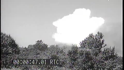 GERMANS SHELL AMERI... - GERMANS SHELL AMERICAN LINES NEAR ARTENA, ITALY--HIT AMMUNIT - 428-npc-4184