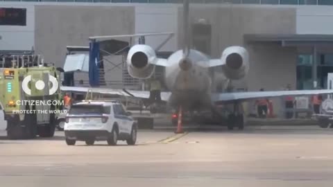 Regional jet bound for Florida returns safely to Houston after crew reported smoke