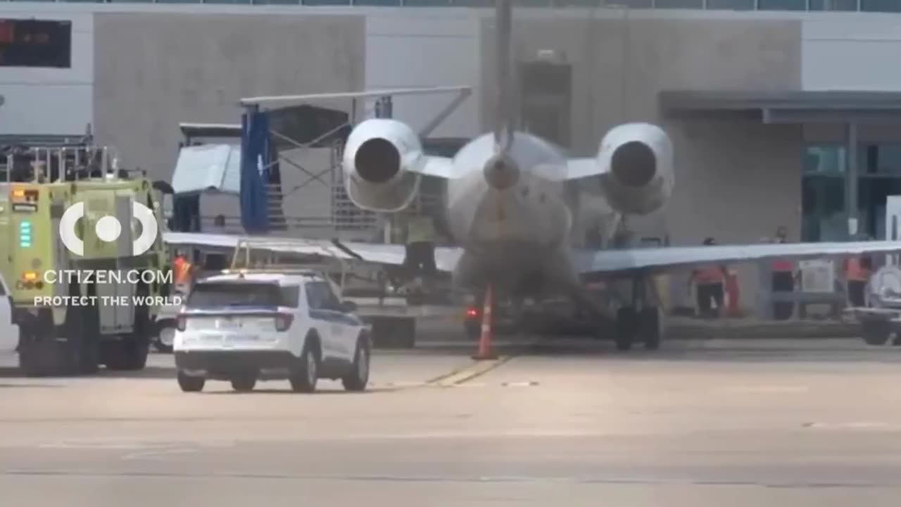 Regional jet bound for Florida returns safely to Houston after crew reported smoke
