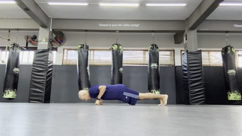 Vacation in Mauritius 🇲🇺 . Shape Sports Club Grand Baie - Jump Push Ups. June 29, 2025