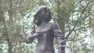 Inauguran un monumento a Daria Dúguina, periodista rusa asesinada por el régimen de Kiev
