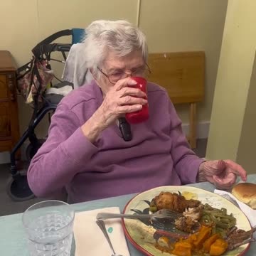 Grow In Grace Influencers try H2O tea delivered to us from Ms